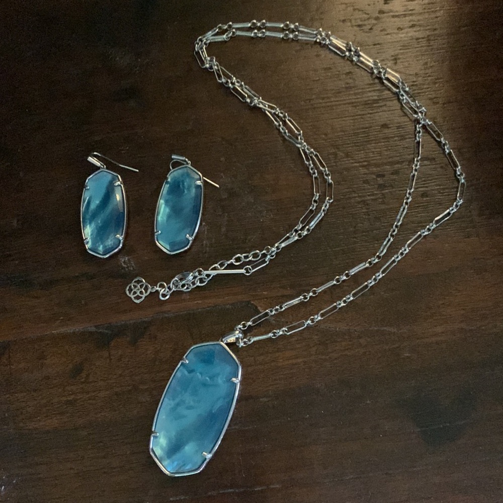 Kendra Scott necklace and earring set